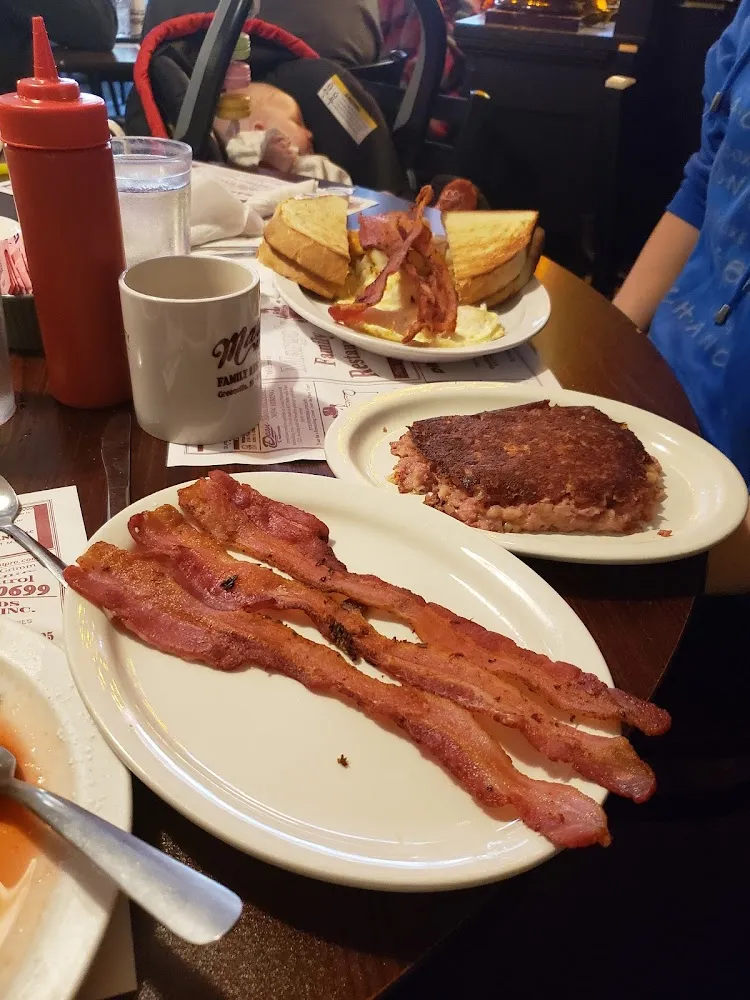 Bqcon and Corned Beef Hash